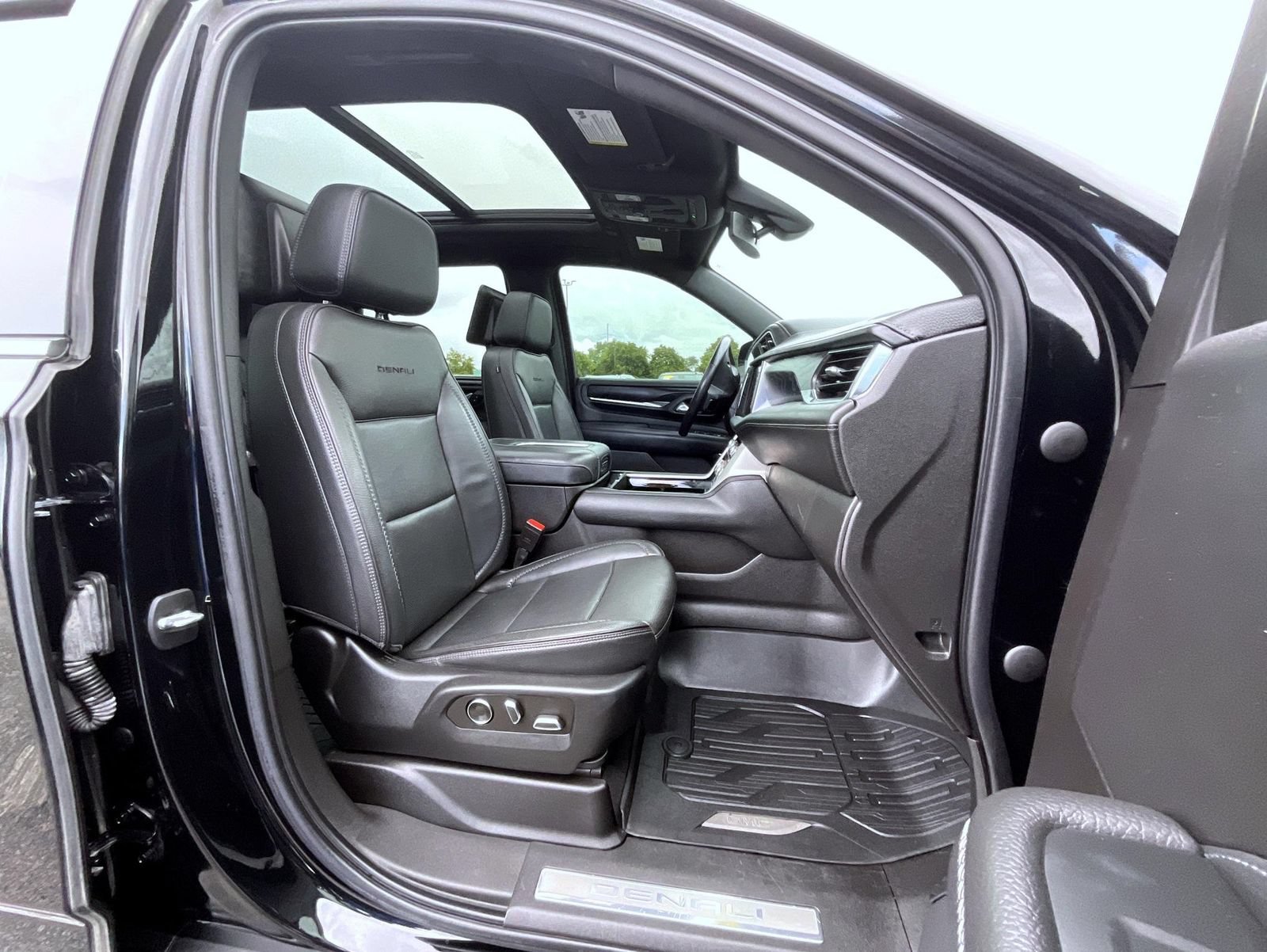 Used 2021 GMC Yukon Denali AWD/4WD image 15