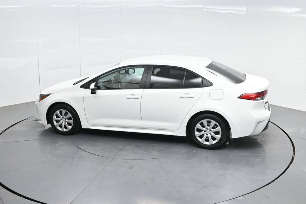 Used 2025 Toyota Corolla LE FWD image 60