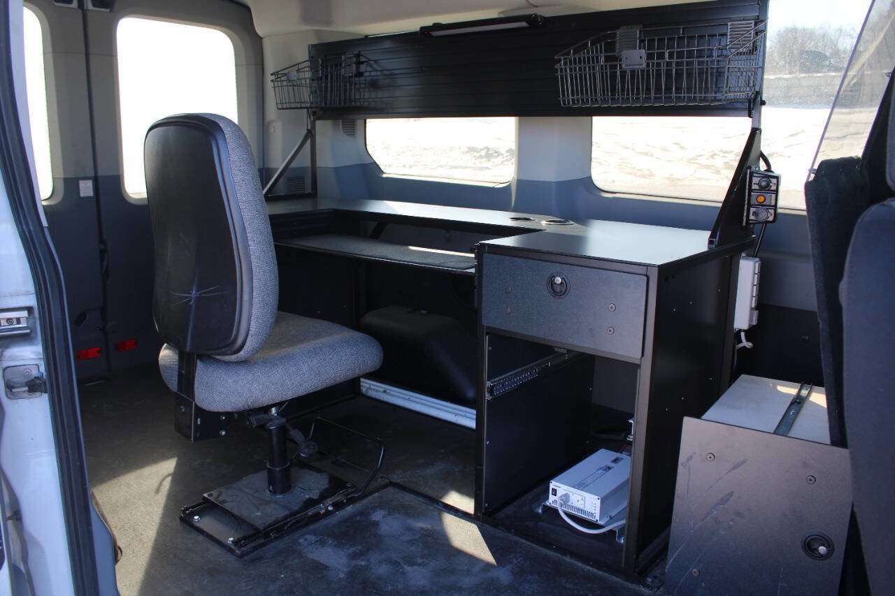 Used 2019 Ford Transit 150 XLT image 6