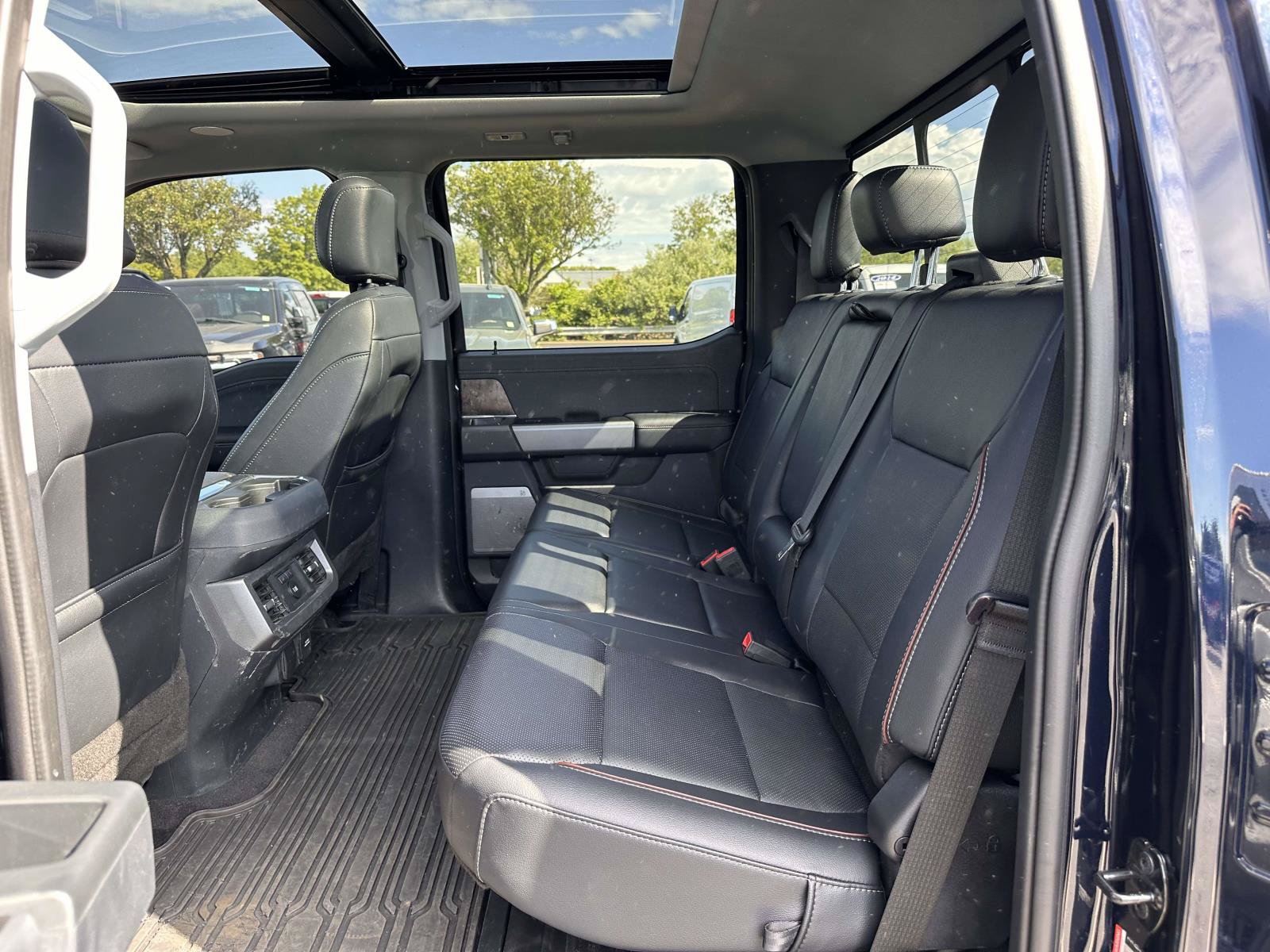 Used 2023 Ford F250 Lariat w/ Lariat Ultimate Package AWD/4WD image 14