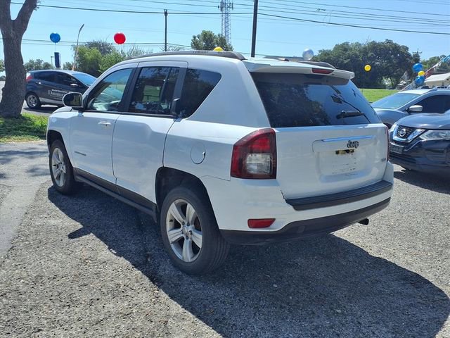 Used 2017 Jeep Compass Latitude FWD image 5