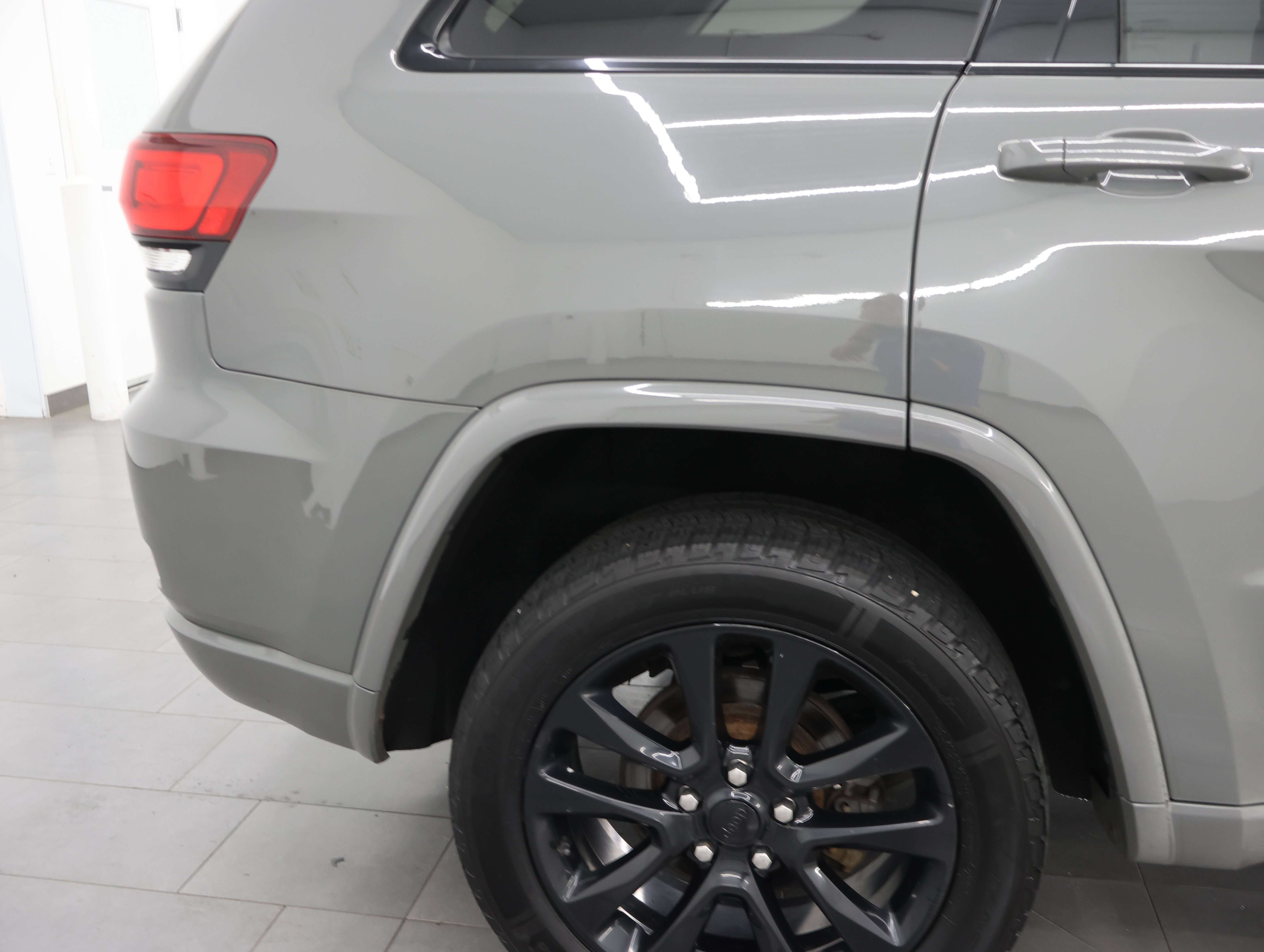 Used 2020 Jeep Grand Cherokee Altitude AWD/4WD image 25