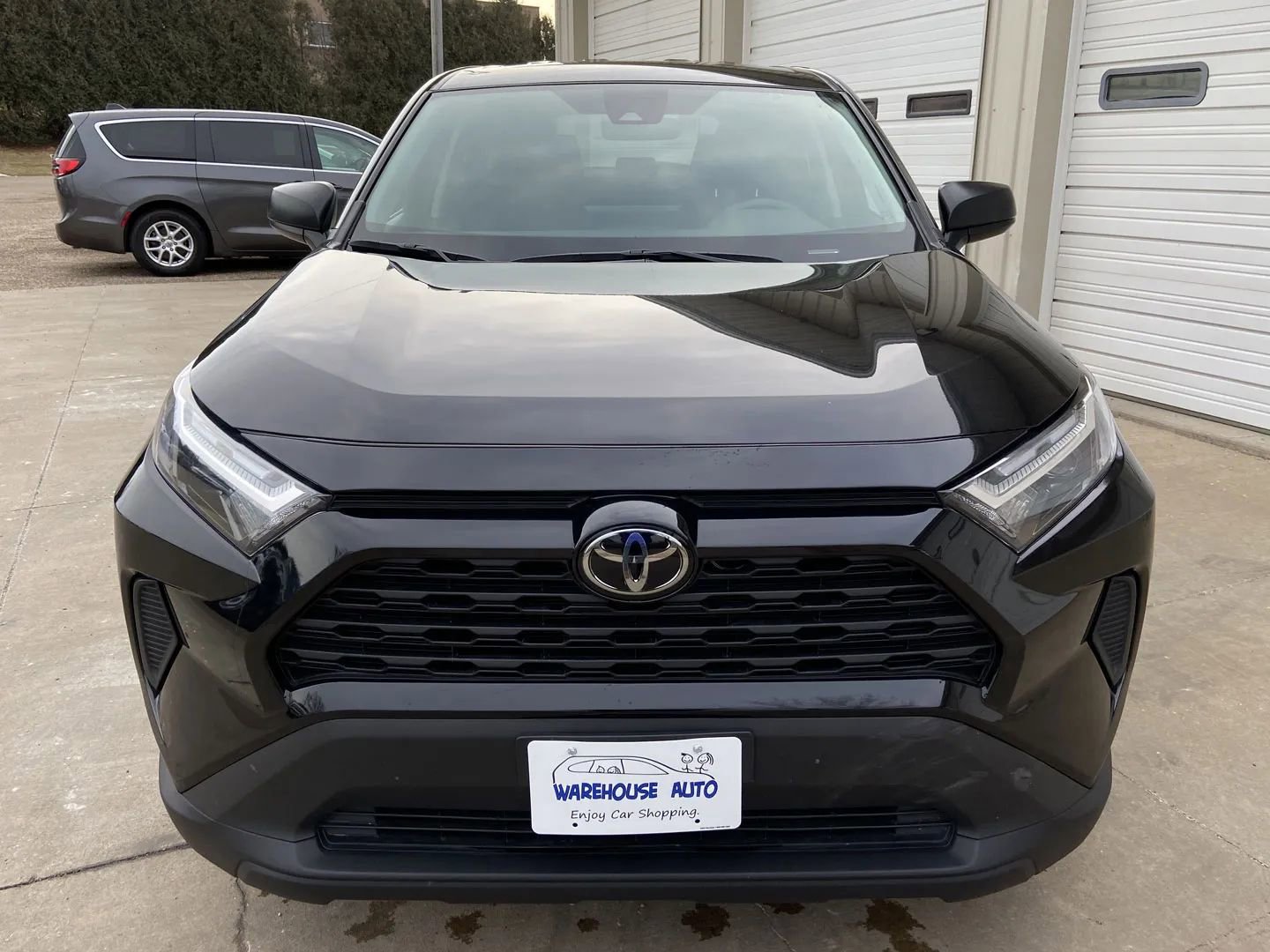 Used 2024 Toyota RAV4 LE AWD/4WD image 3