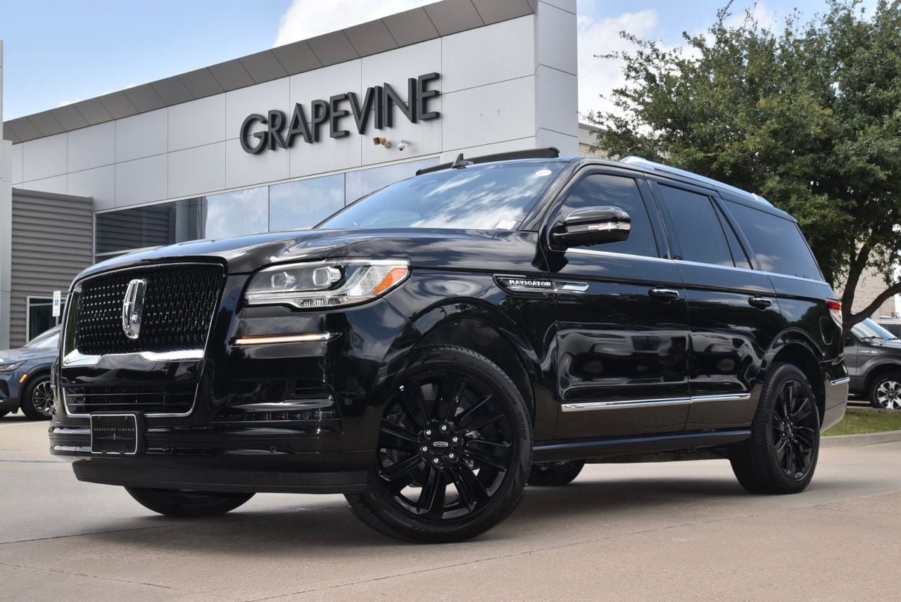 Certified 2024 Lincoln Navigator Reserve AWD/4WD image 2