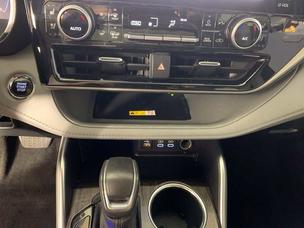 Used 2023 Toyota Highlander Limited AWD/4WD image 27