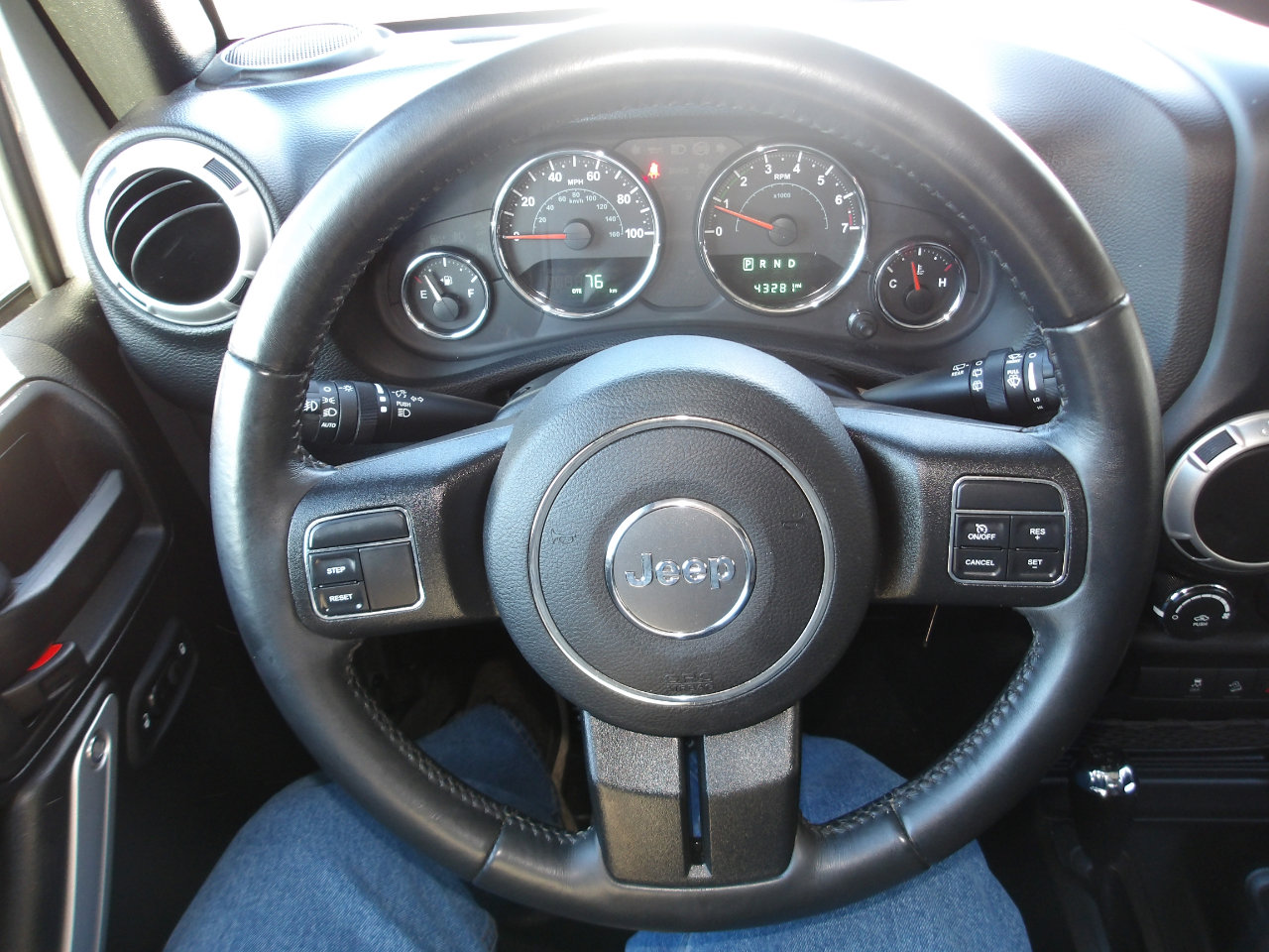 Used 2018 Jeep Wrangler Unlimited Sahara image 14