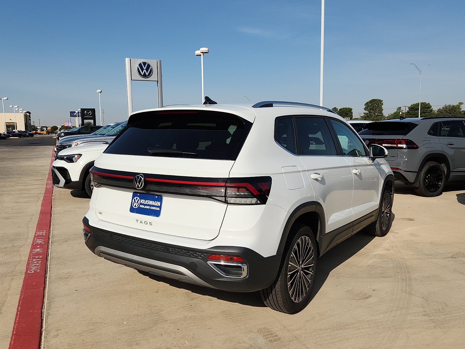 Used 2026 Volkswagen Taos SE FWD image 5