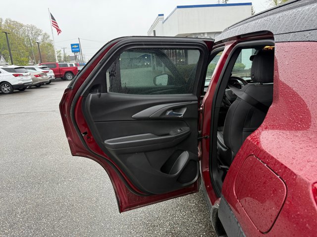 Used 2023 Chevrolet TrailBlazer RS w/ Convenience Package AWD/4WD image 24