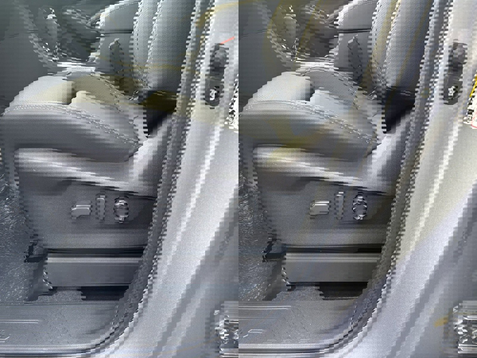 New 2025 Subaru Ascent Limited image 13