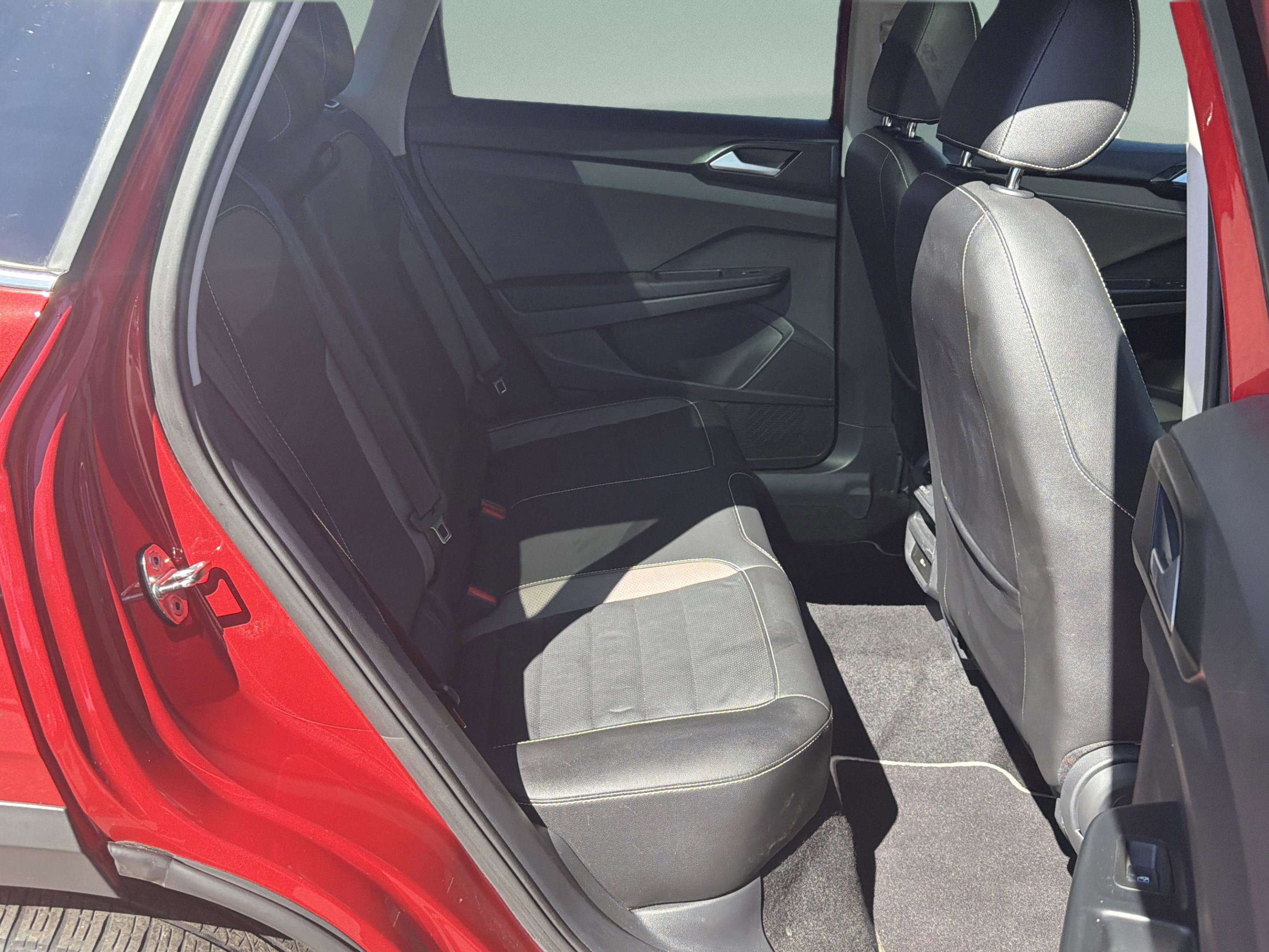 Used 2023 Volkswagen Taos SEL image 25