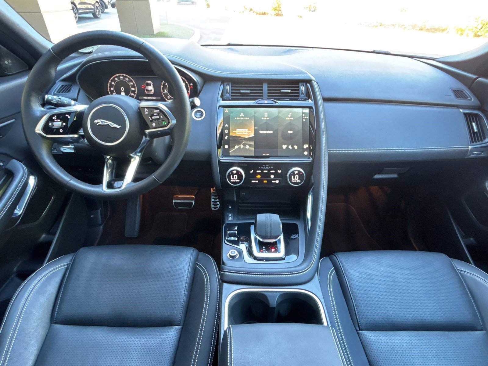 Used 2024 Jaguar E-PACE R-Dynamic SE image 15