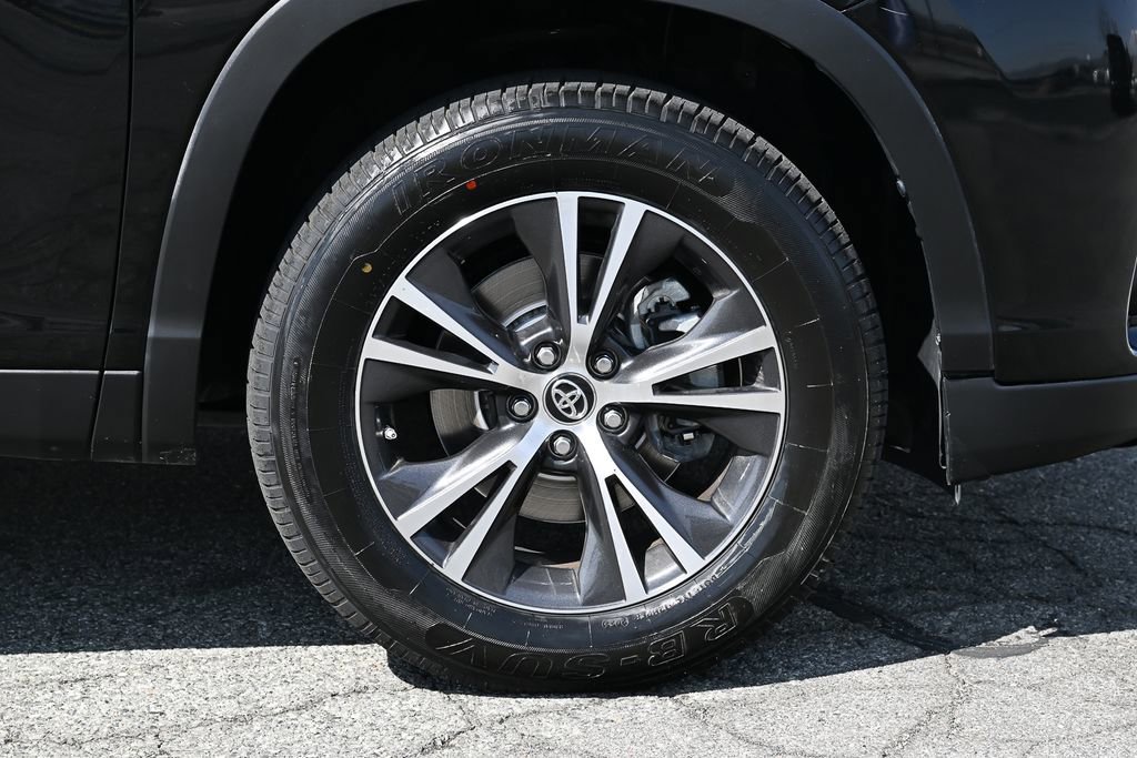 Used 2019 Toyota Highlander LE FWD image 12