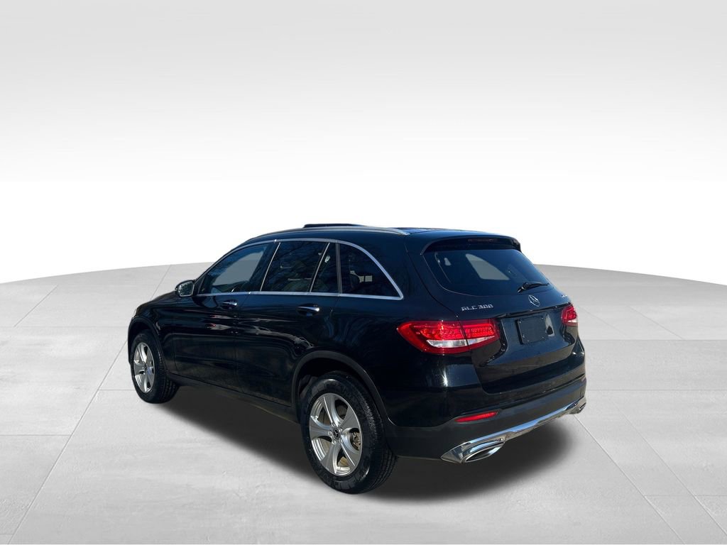Used 2017 Mercedes-Benz GLC 300 4MATIC image 3