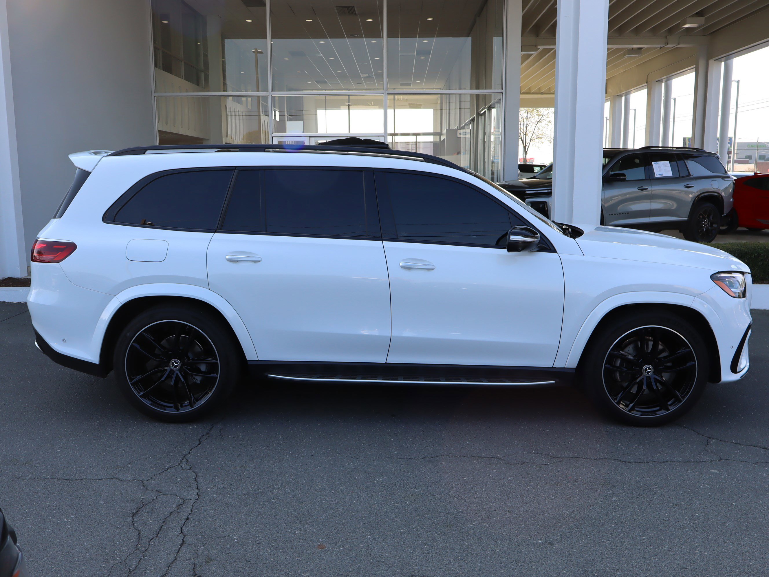 Used 2024 Mercedes-Benz GLS 580 4MATIC image 11