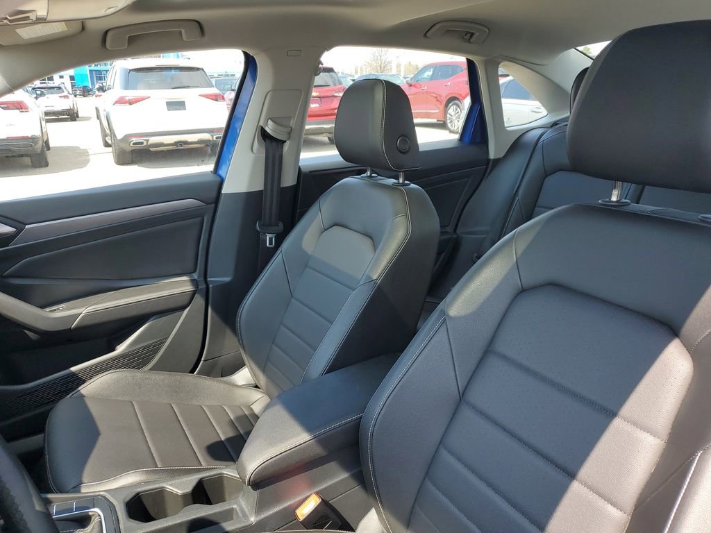 Used 2023 Volkswagen Jetta SE image 6