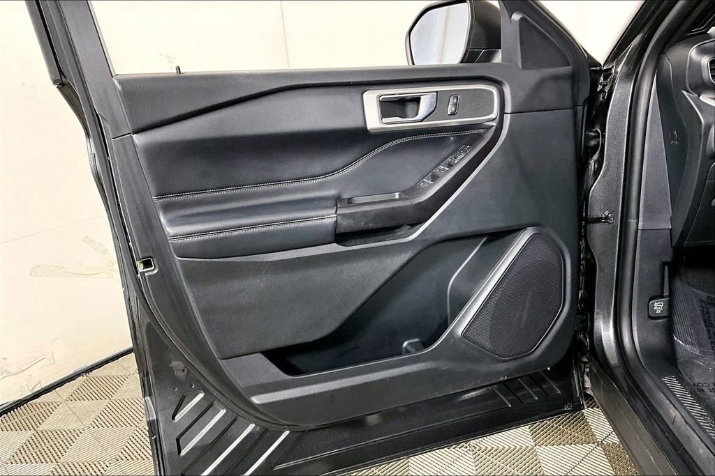 Used 2020 Ford Explorer XLT w/ Equipment Group 202A image 23