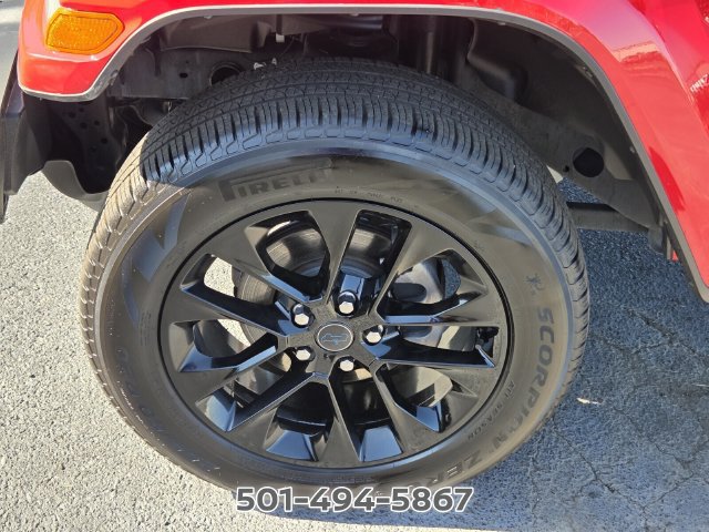 Used 2024 Jeep Wrangler Unlimited Sahara AWD/4WD image 16