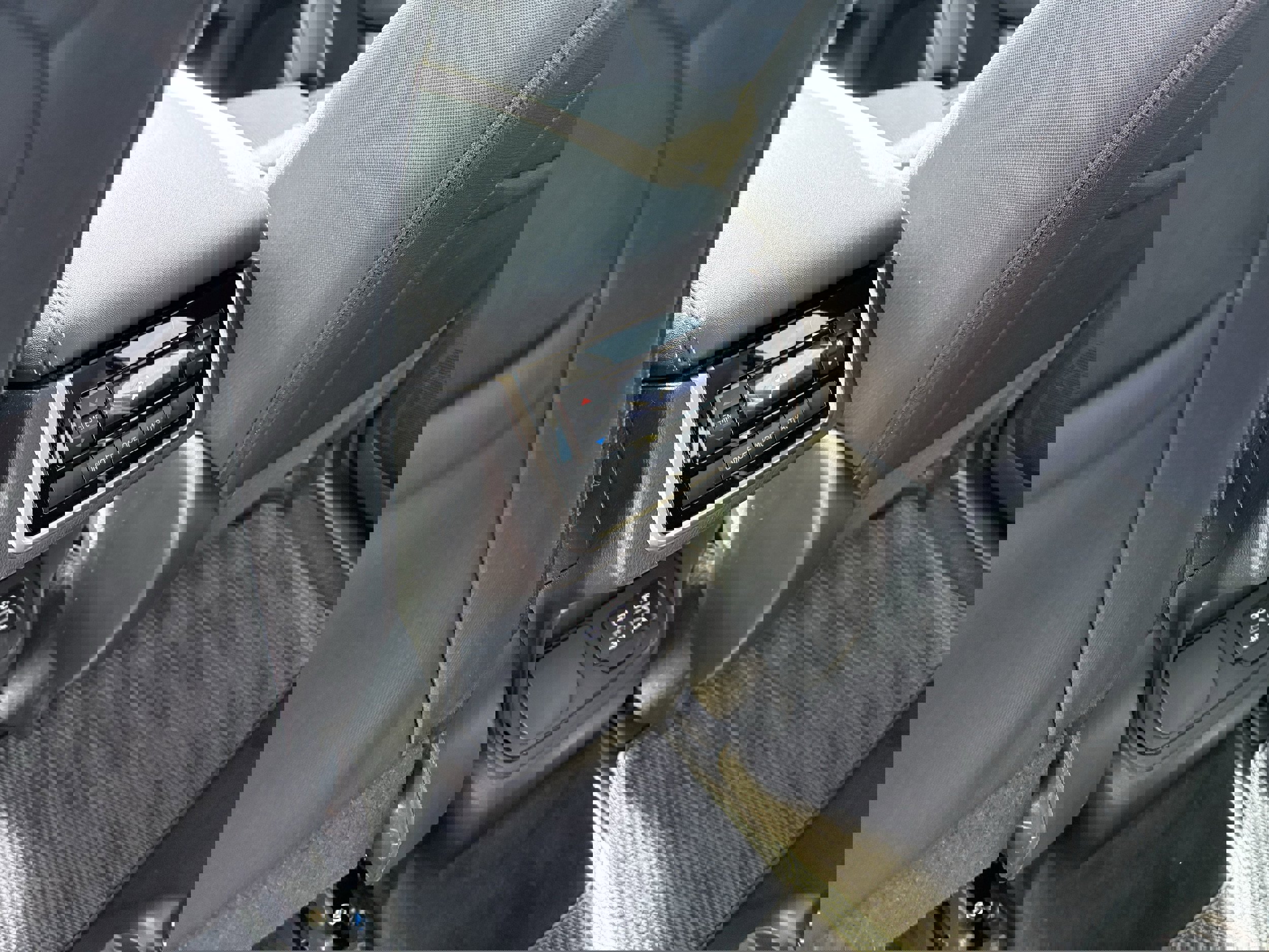 Used 2025 Subaru Ascent Premium image 31