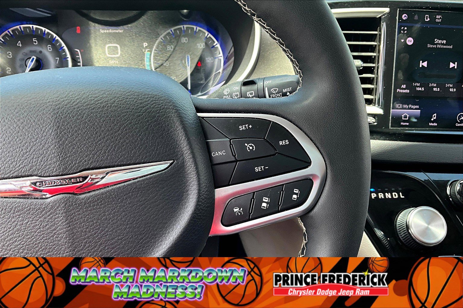 Used 2022 Chrysler Pacifica Touring-L image 16