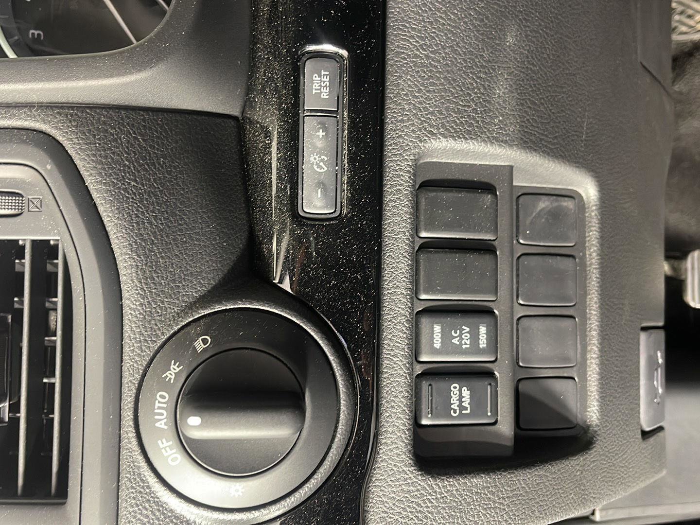 Used 2024 Nissan Titan SV w/ SV Convenience Package image 14