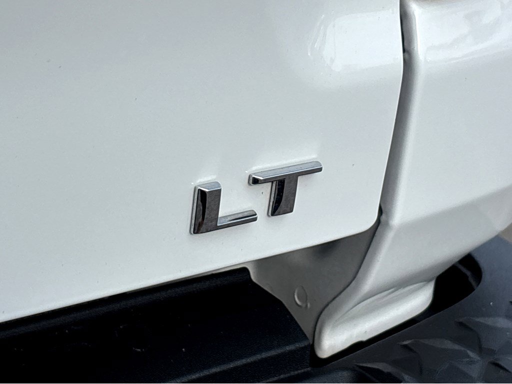 Used 2023 Chevrolet Colorado LT w/ LT Convenience Package II image 27