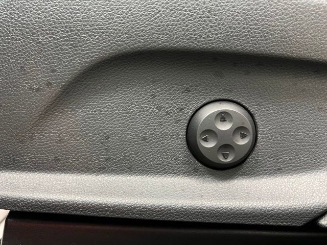 Used 2021 Mercedes-Benz GLC 300 4MATIC image 39