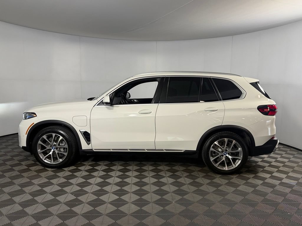 Used 2025 BMW X5 xDrive50e AWD/4WD image 11