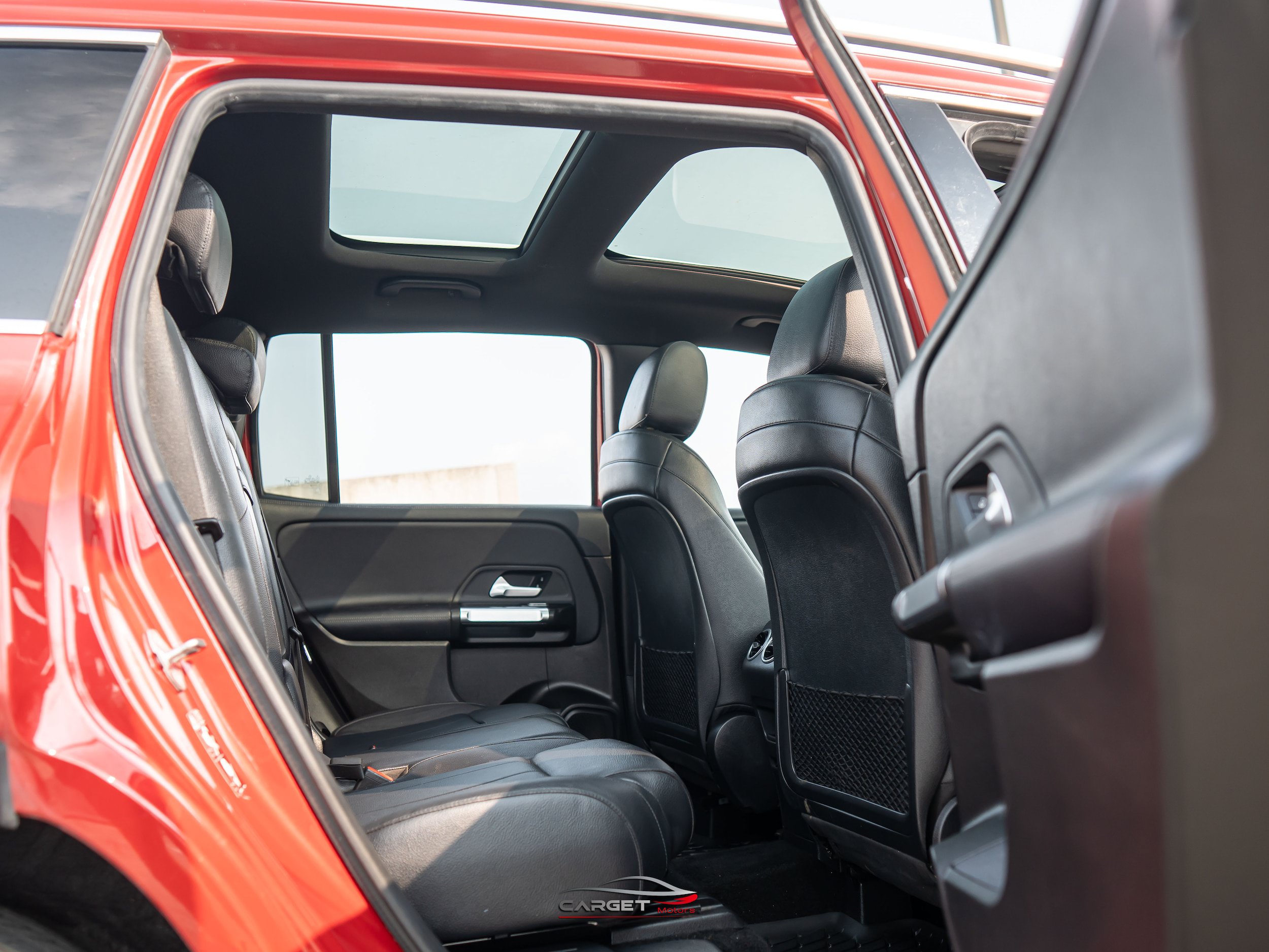 Used 2020 Mercedes-Benz GLB 250 4MATIC w/ Premium Package image 19
