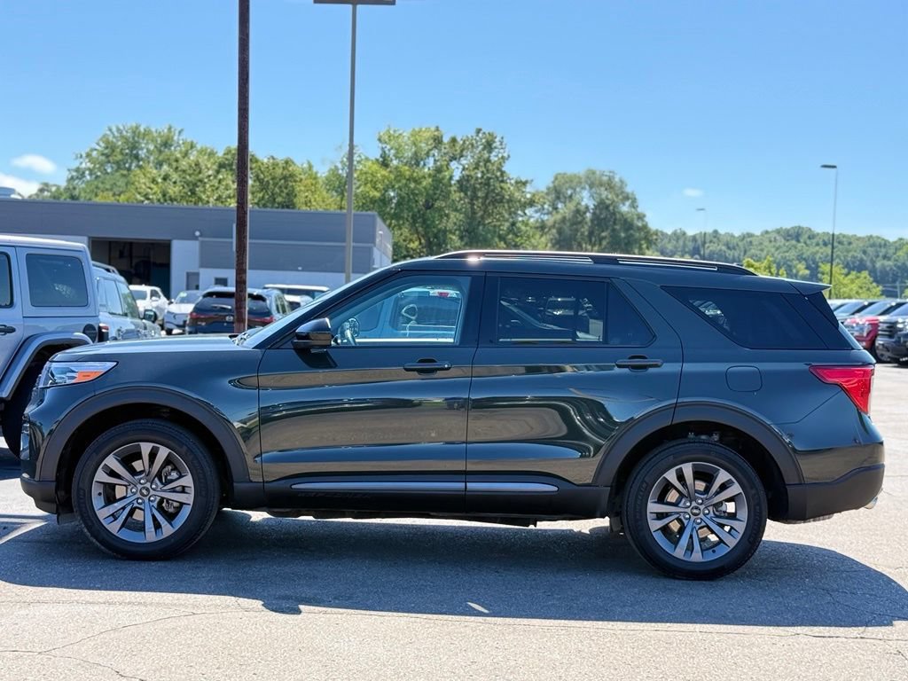 Used 2024 Ford Explorer XLT w/ Equipment Group 202A AWD/4WD image 35