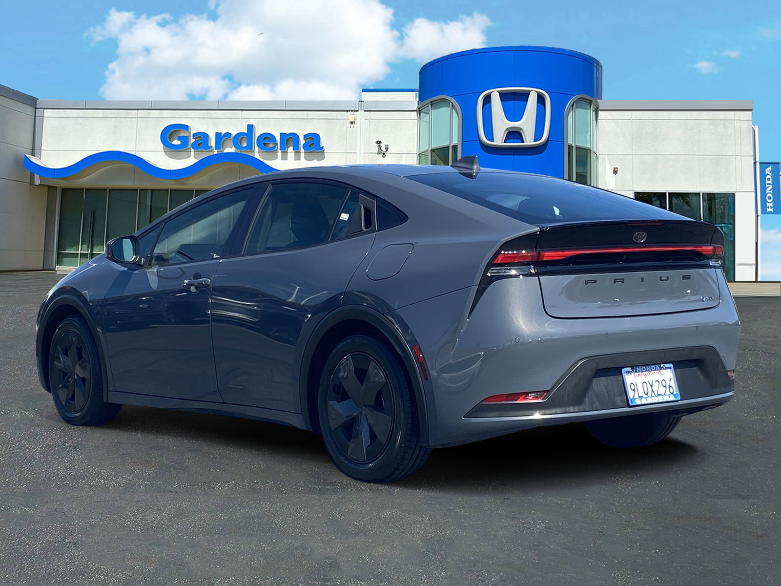 Used 2024 Toyota Prius LE image 4