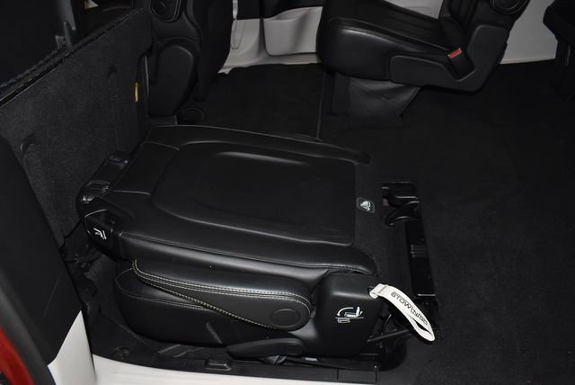 Certified 2024 Chrysler Pacifica Touring-L image 33