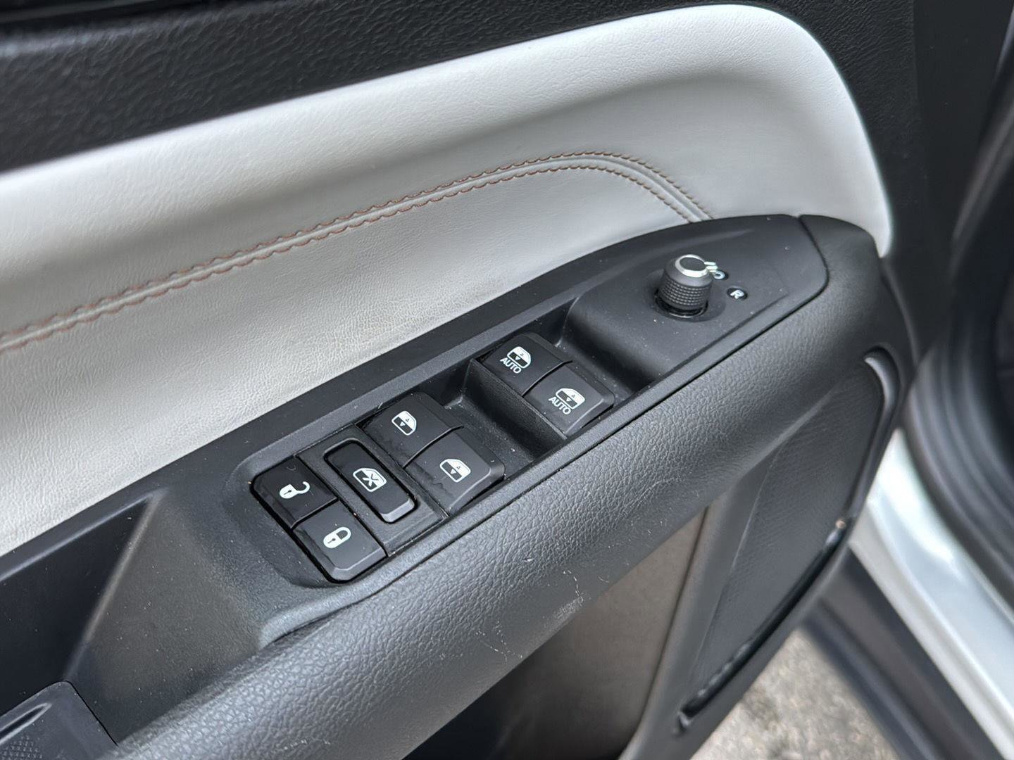 Used 2024 Jeep Compass Limited image 28