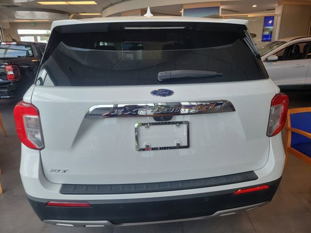 Used 2023 Ford Explorer XLT w/ Equipment Group 202A image 3