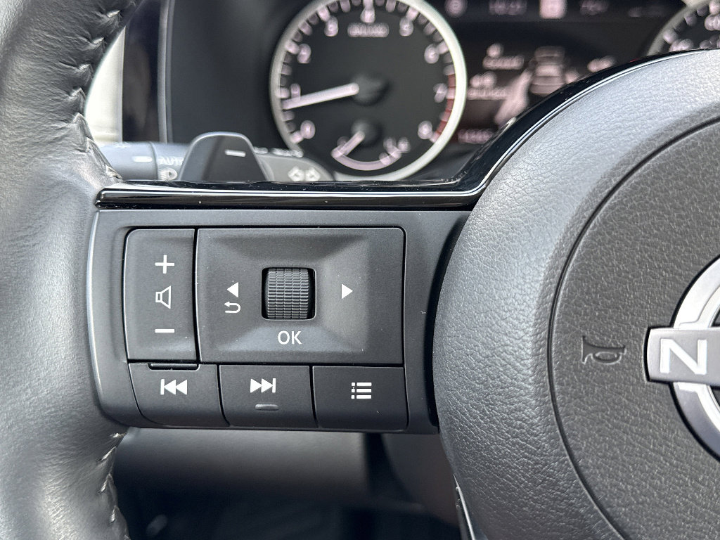 Used 2024 Nissan Pathfinder SL w/ SL Premium Package FWD image 17