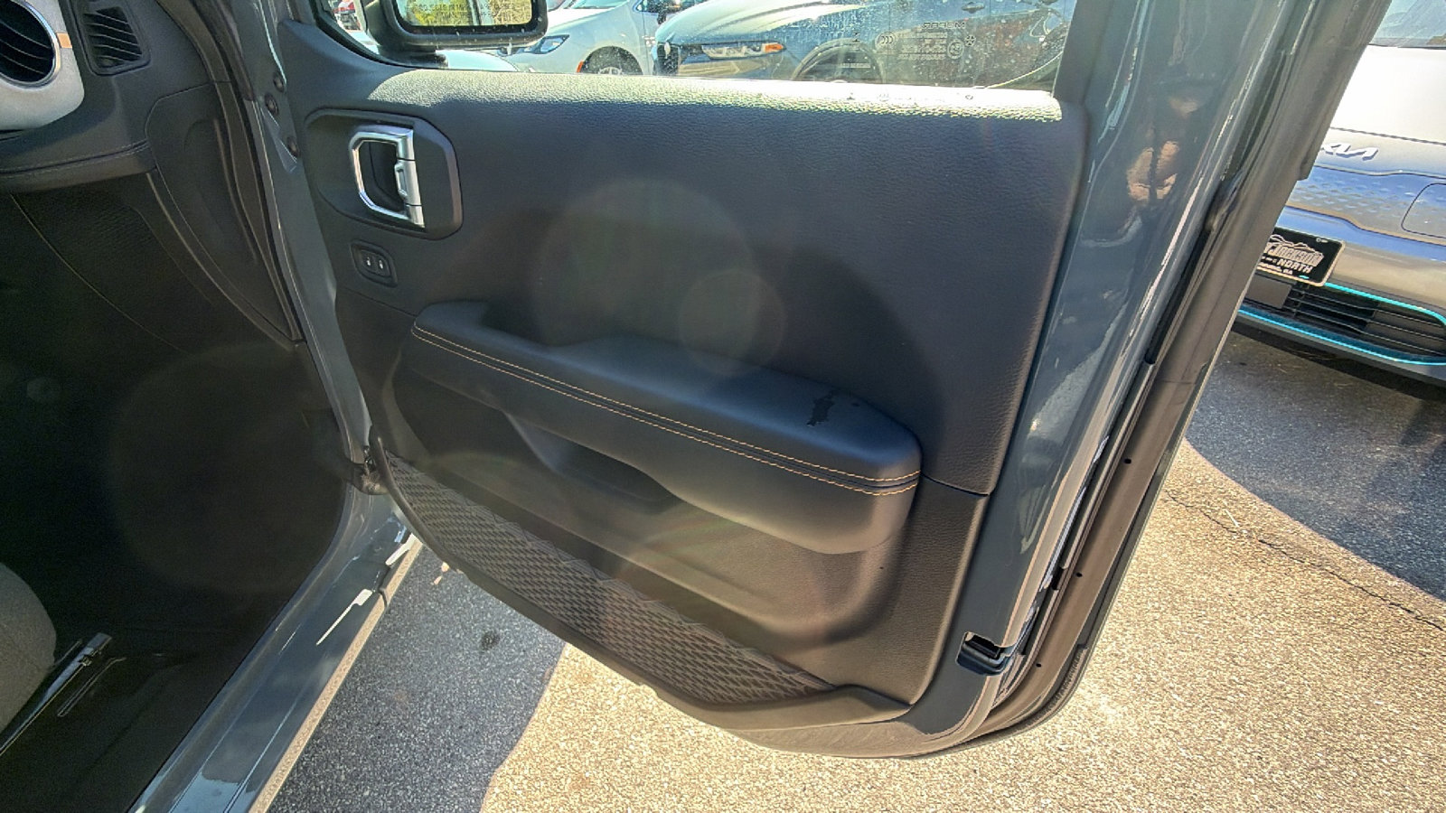 Used 2025 Jeep Wrangler Sahara w/ Safety Group image 18