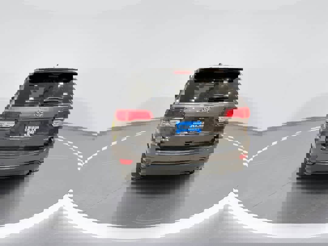 Used 2020 Jeep Grand Cherokee Laredo image 7