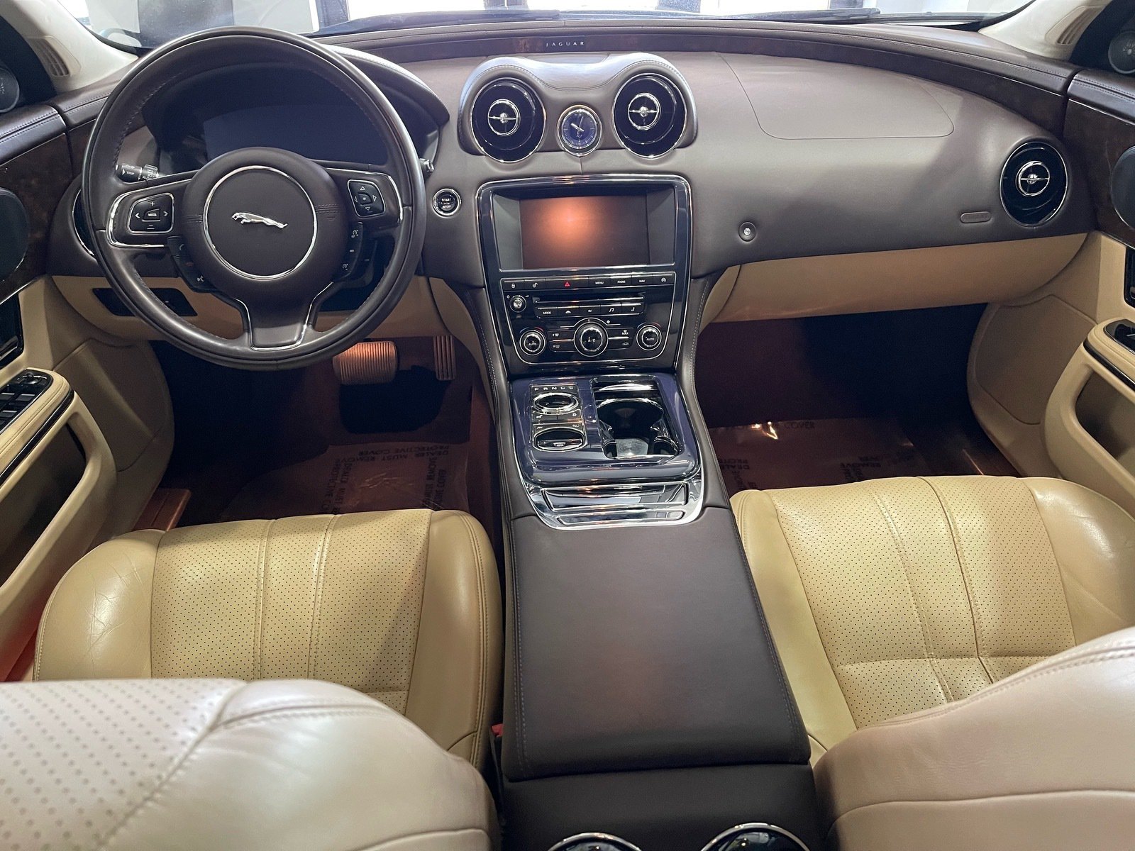 Used 2013 Jaguar XJ RWD image 29