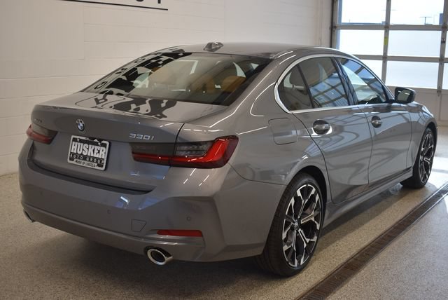 New 2026 BMW 330i xDrive Sedan w/ Convenience Package AWD/4WD image 4