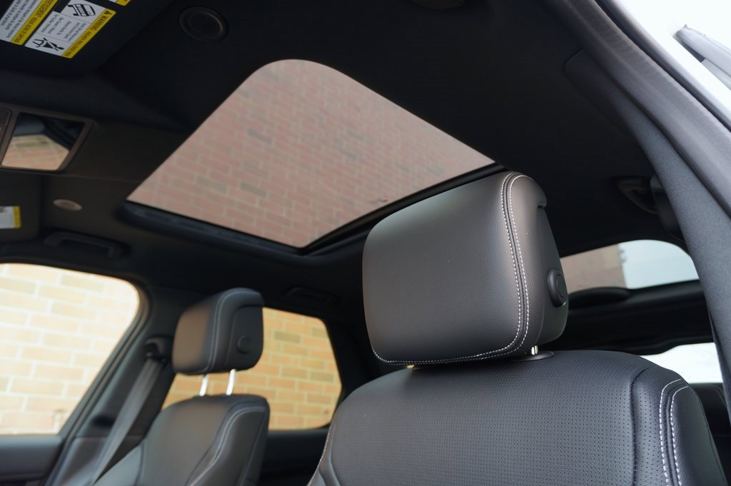 New 2025 Land Rover Discovery S image 15