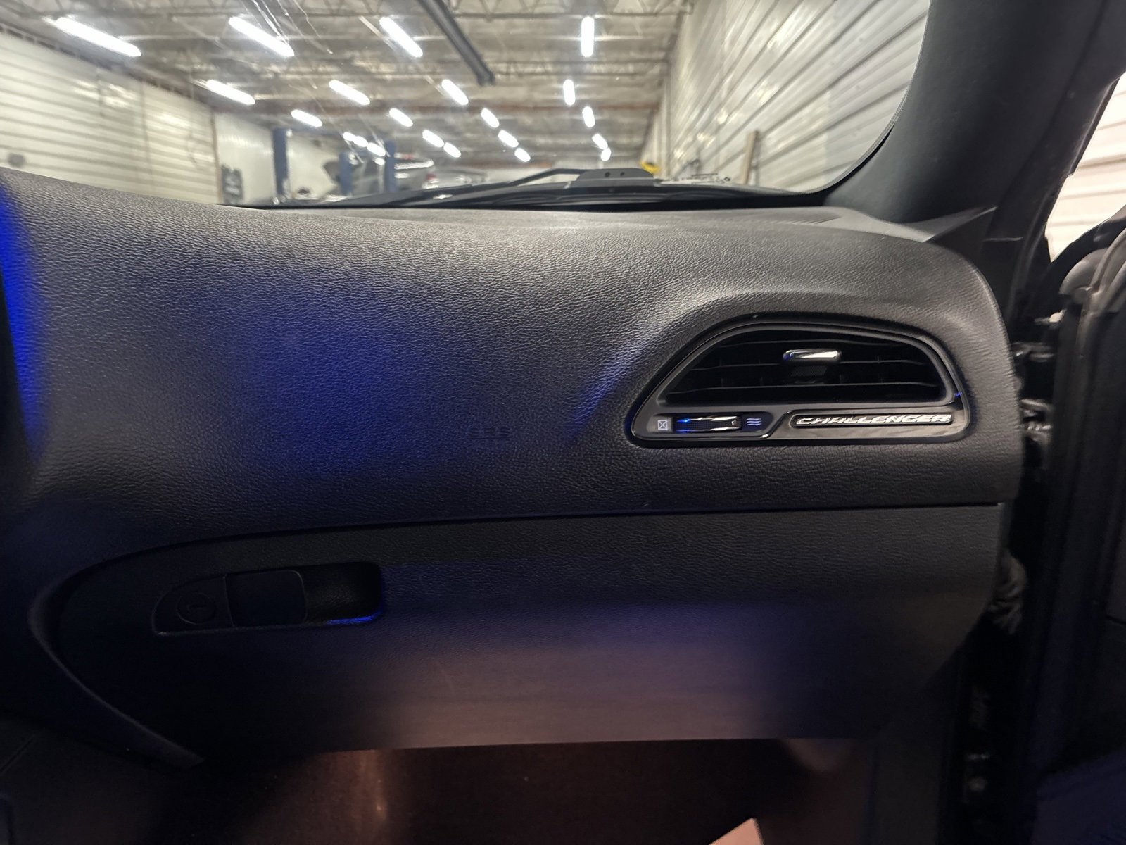 Used 2018 Dodge Challenger SXT image 19