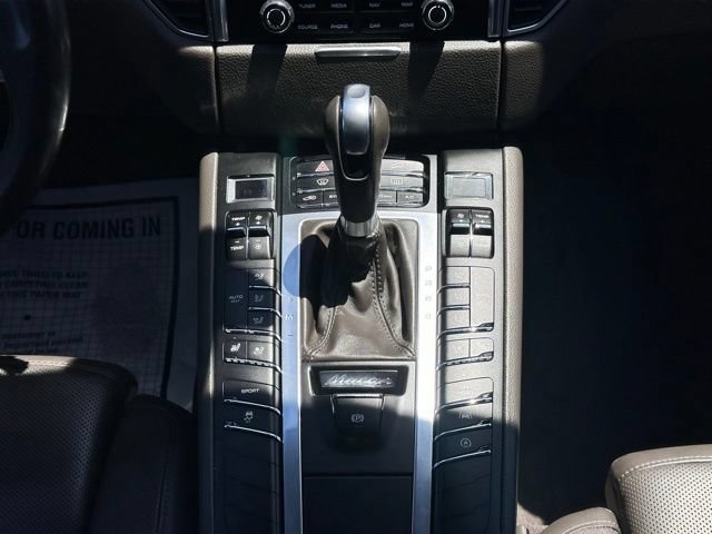 Used 2017 Porsche Macan AWD/4WD image 17