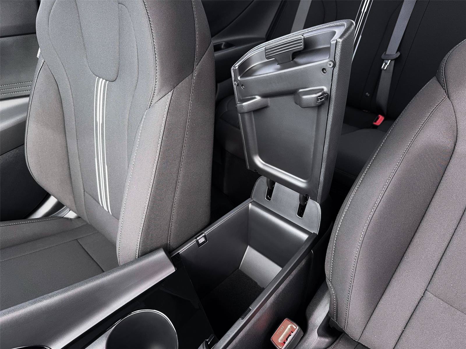New 2026 Hyundai Elantra Hybrid FWD image 18