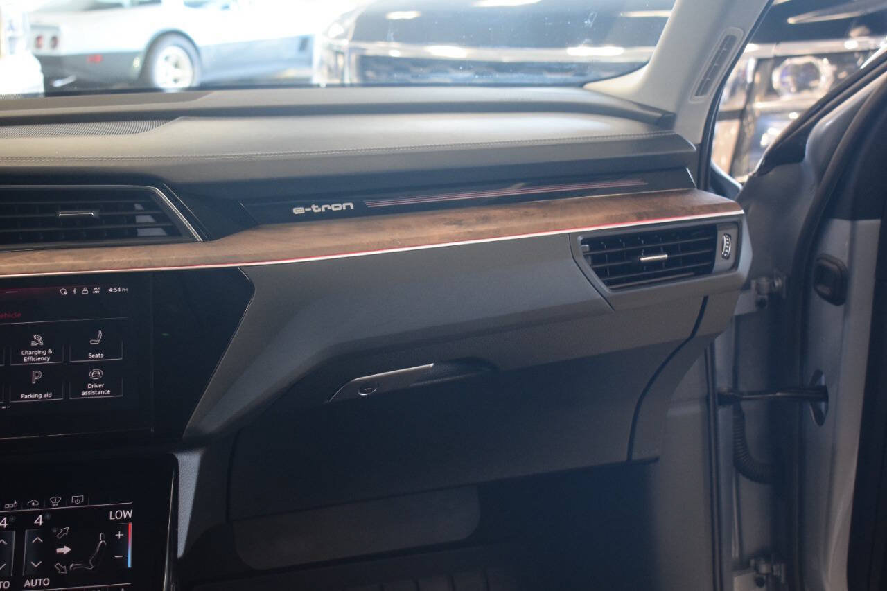 Used 2019 Audi e-tron Prestige w/ Prestige Package AWD/4WD image 49