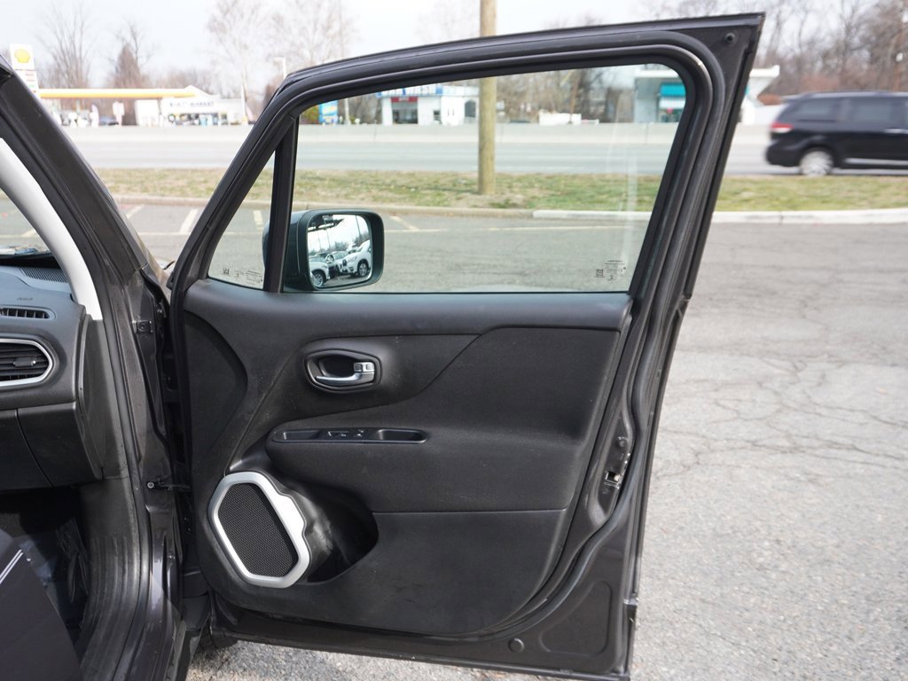 Used 2018 Jeep Renegade Latitude image 18