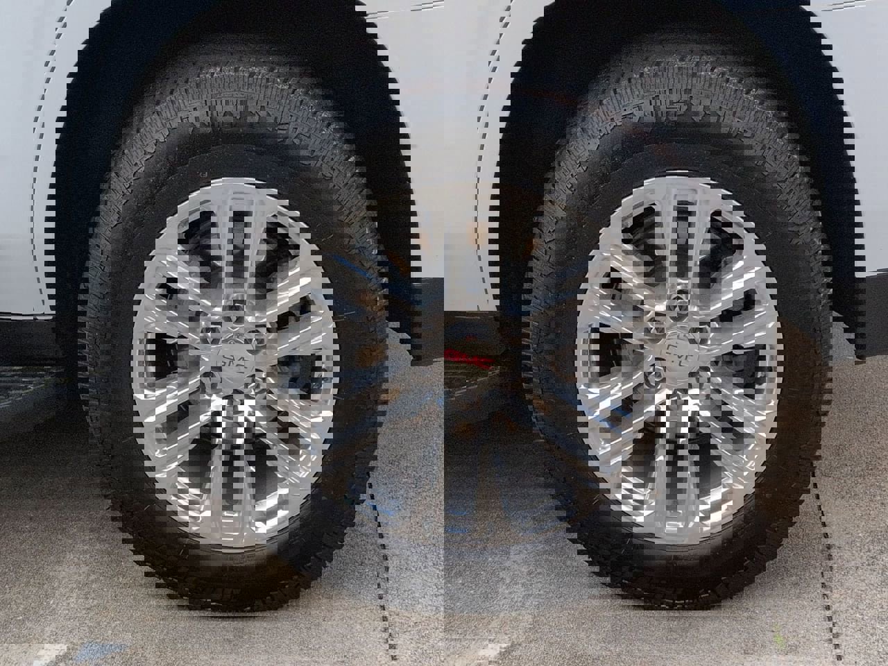 Used 2024 GMC Yukon SLT image 27