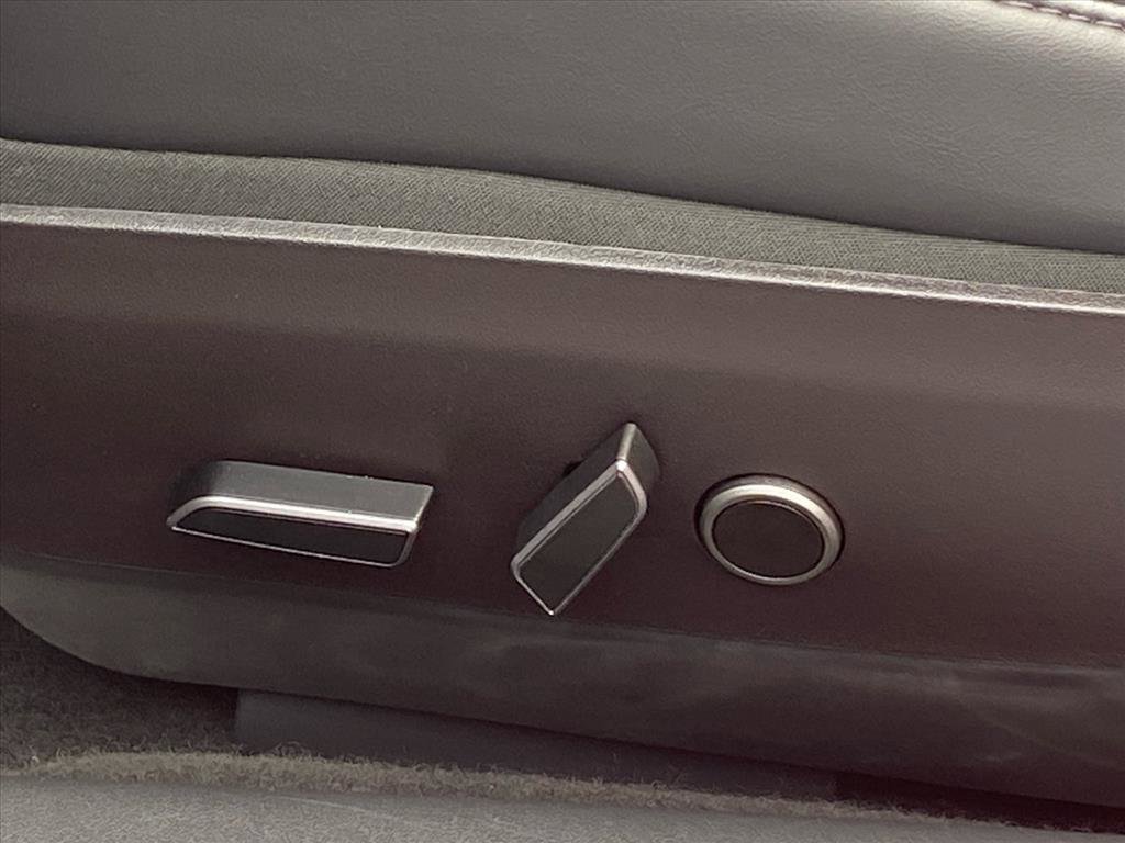 Used 2023 Tesla Model 3 Standard Range image 10