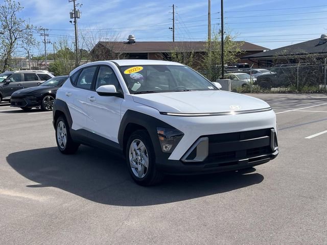 Certified 2025 Hyundai Kona SE image 3