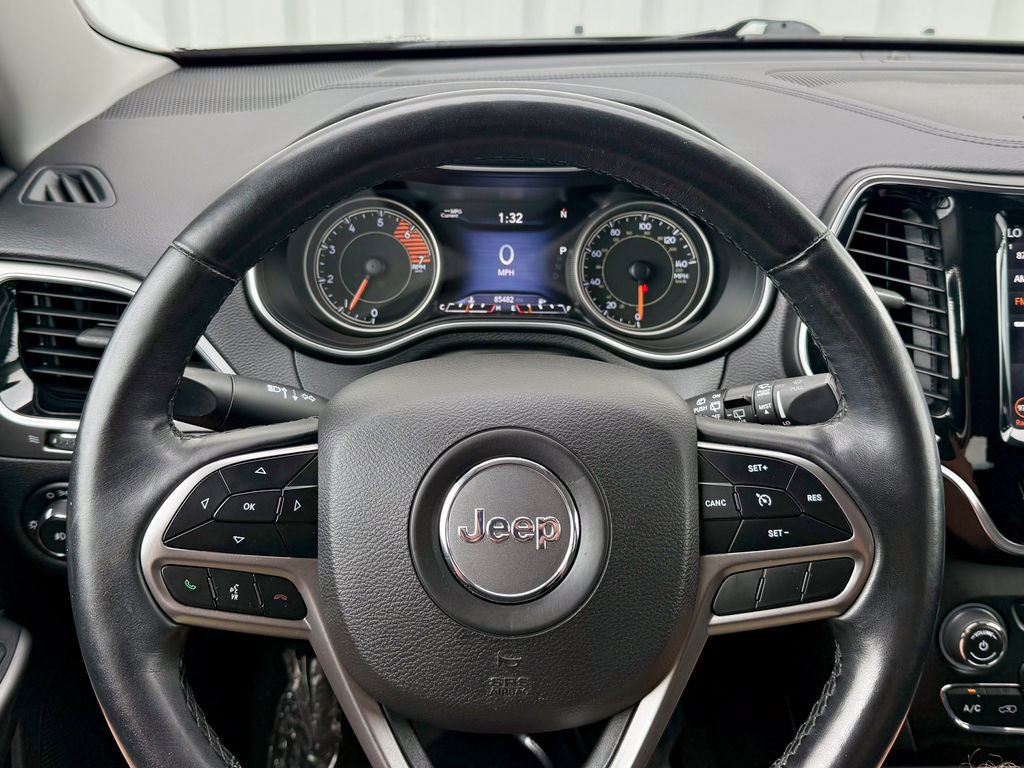Used 2019 Jeep Cherokee Limited AWD/4WD image 25