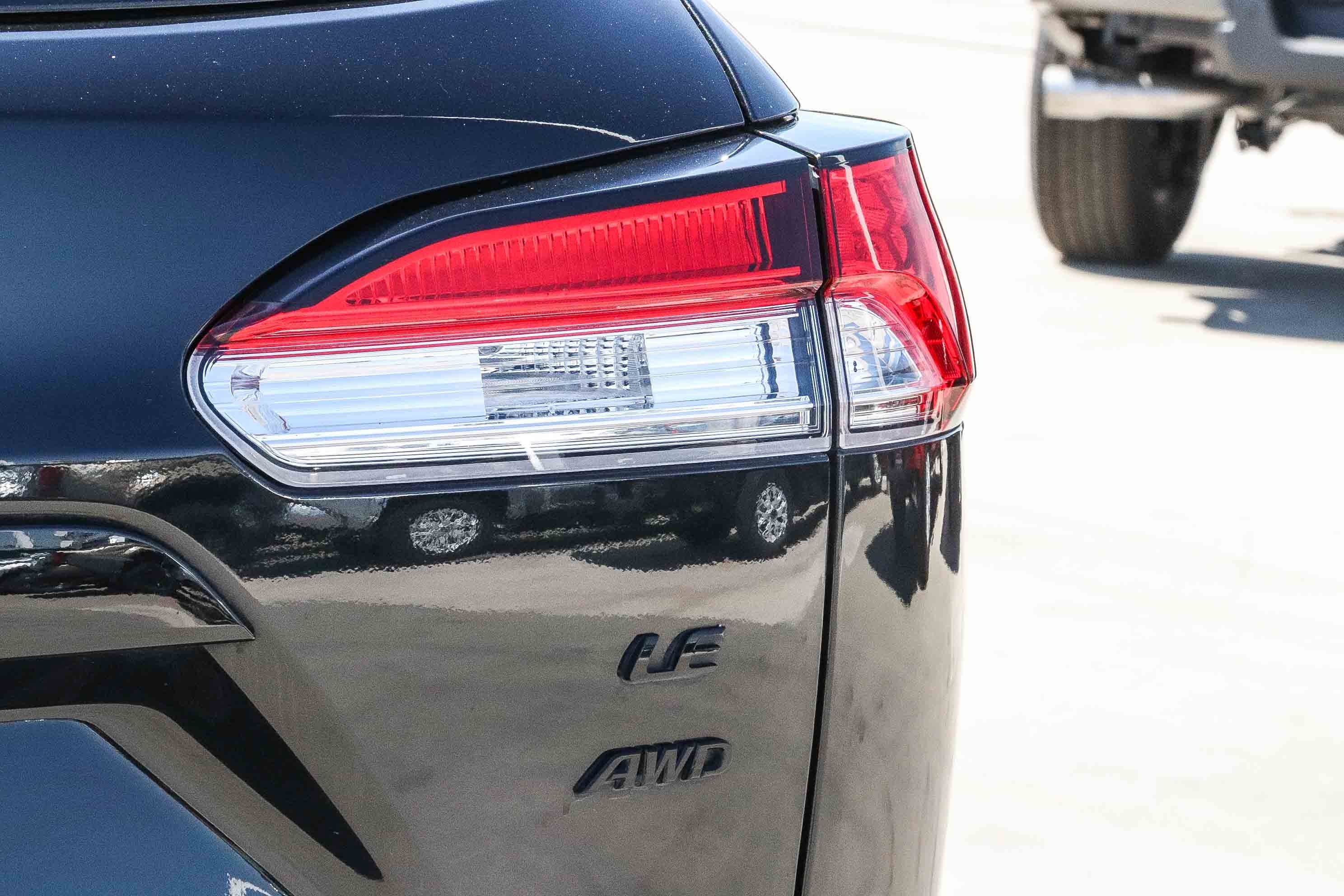 Certified 2024 Toyota Corolla Cross LE w/ Moonroof Package AWD/4WD image 11