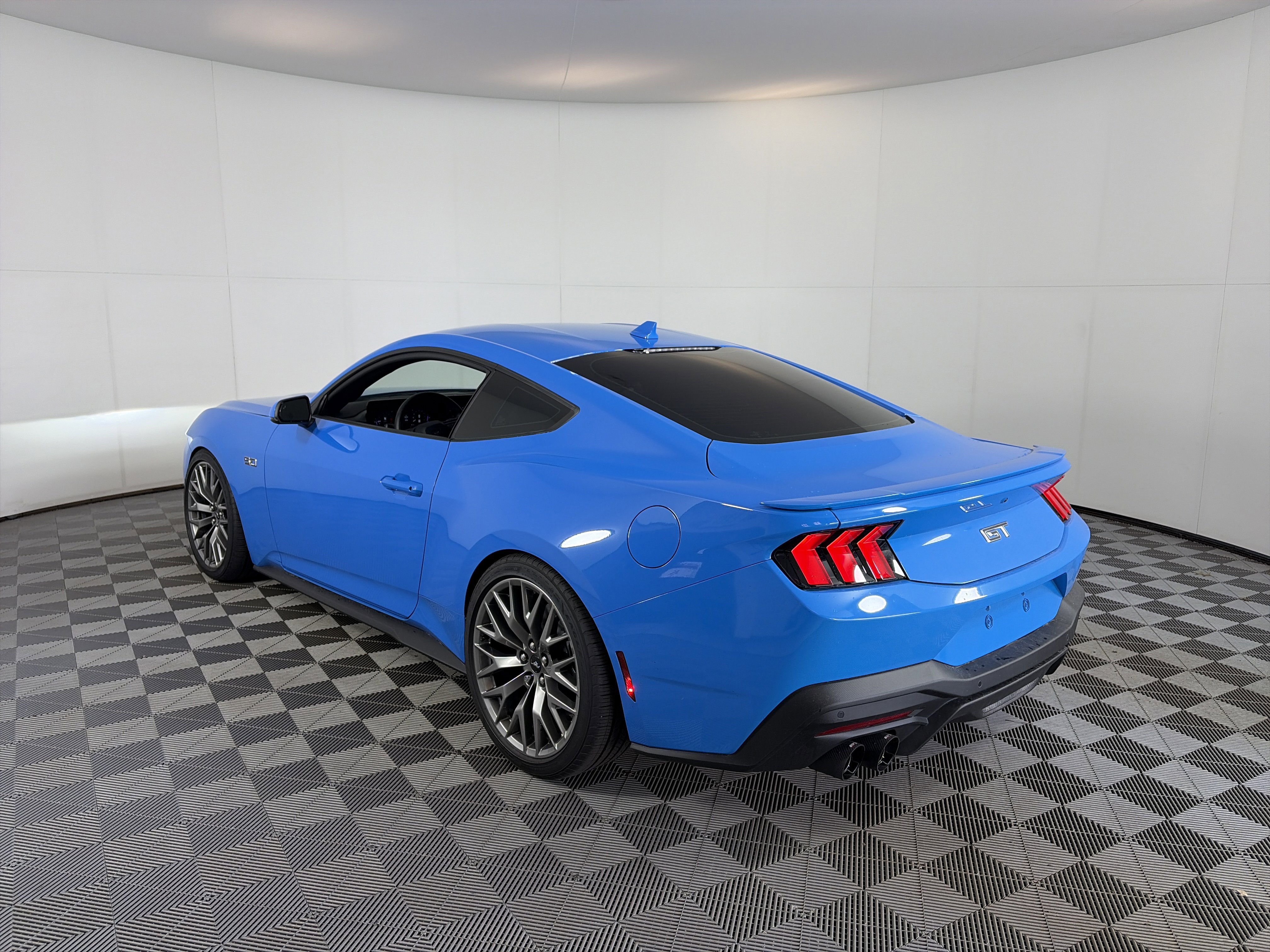 Used 2025 Ford Mustang GT Premium RWD image 7